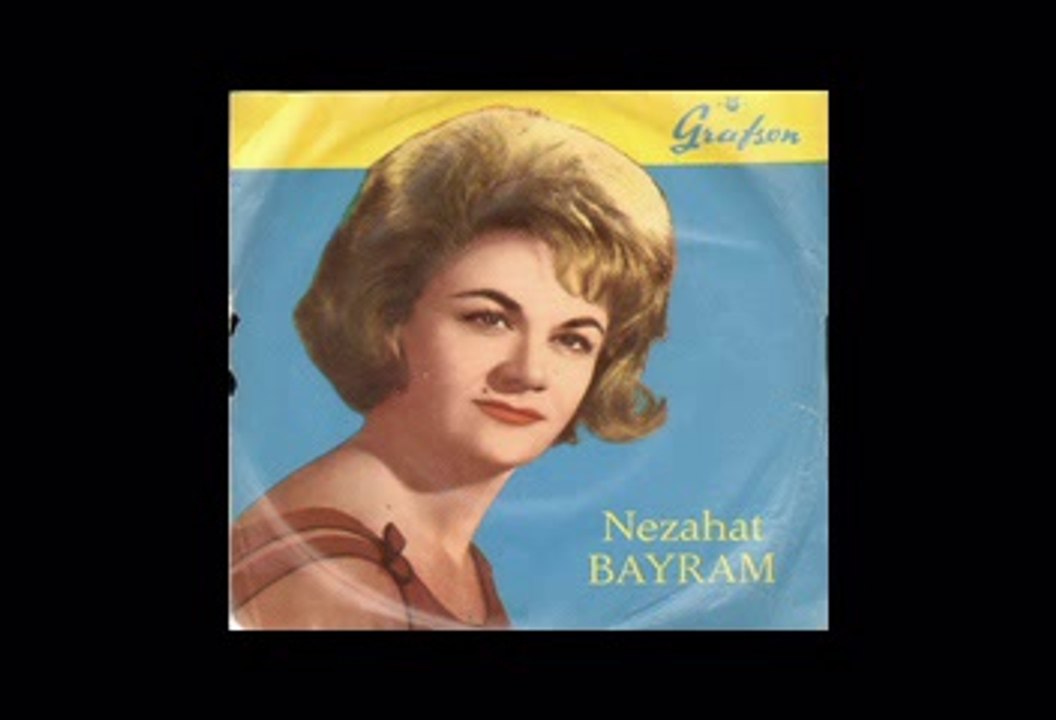 Nezahat Bayram - Hastane Önünde