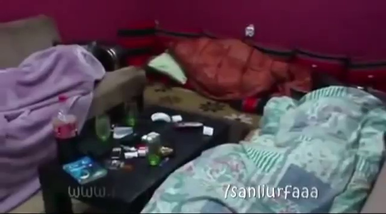 Uyuyan Öğrencilere Korkunç Şaka