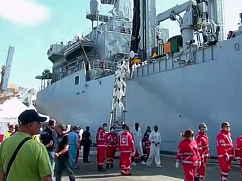 30 мигрантов погибли в давке на лодке