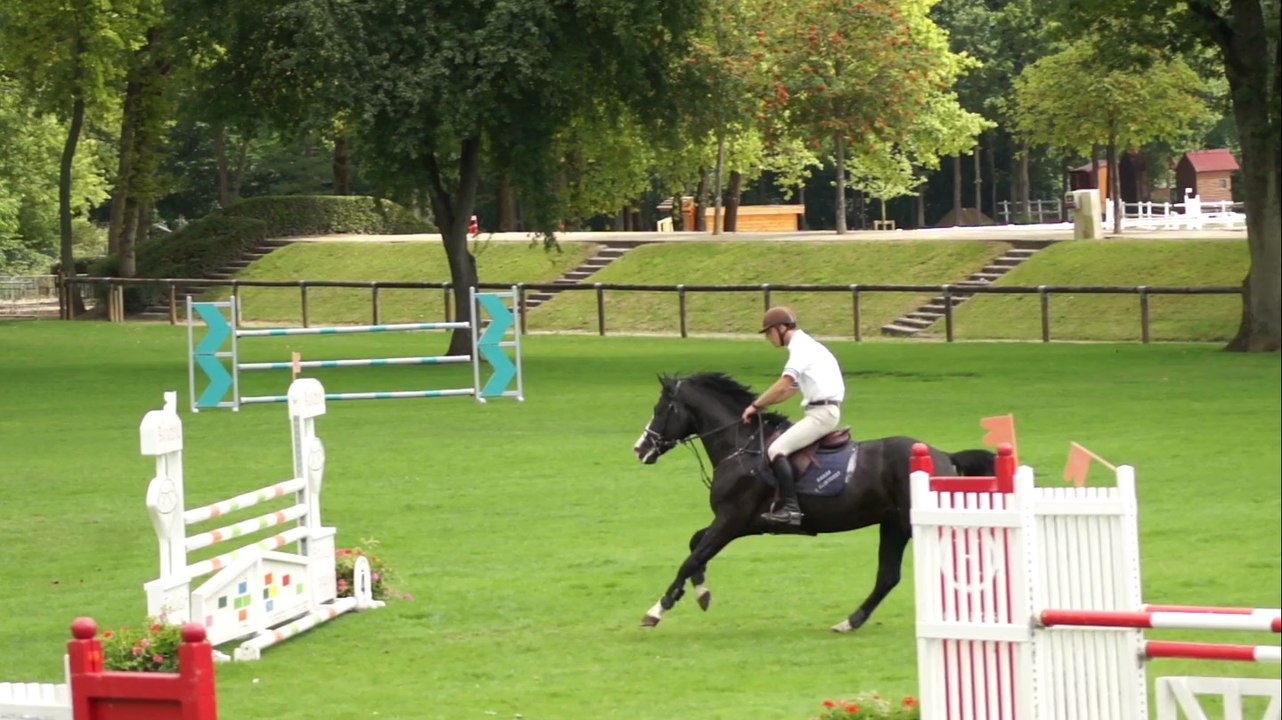 Ambre d'Elincourt CSO SHF 4 ans Compiègne 30 6 2014