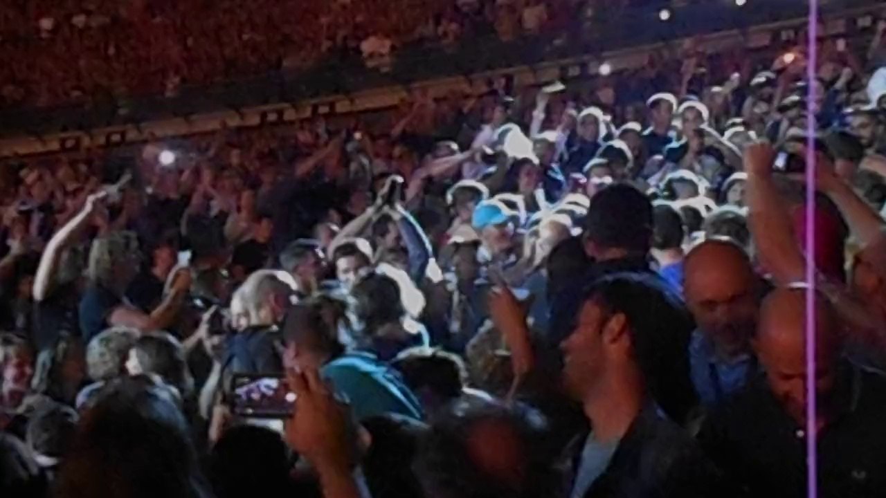 INDOCHINE SDF 27 juin 2014 "Nicola dans les gradins et le bonheur de le toucher!"
