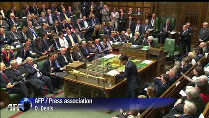 GB/UE: Cameron "prêt à travailler" avec Juncker