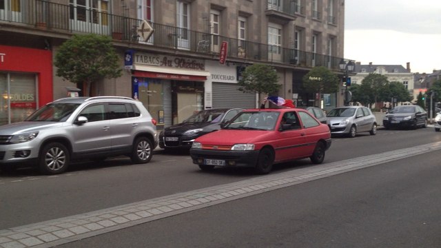 Laval célèbre la victoire des Bleus