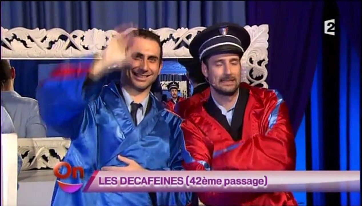 Les decafeines - Une soirée grimé fait scandale chez les policiers
