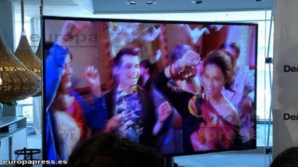 Adriana Lima deslumbra en la presentación de la nueva campaña de Desigual