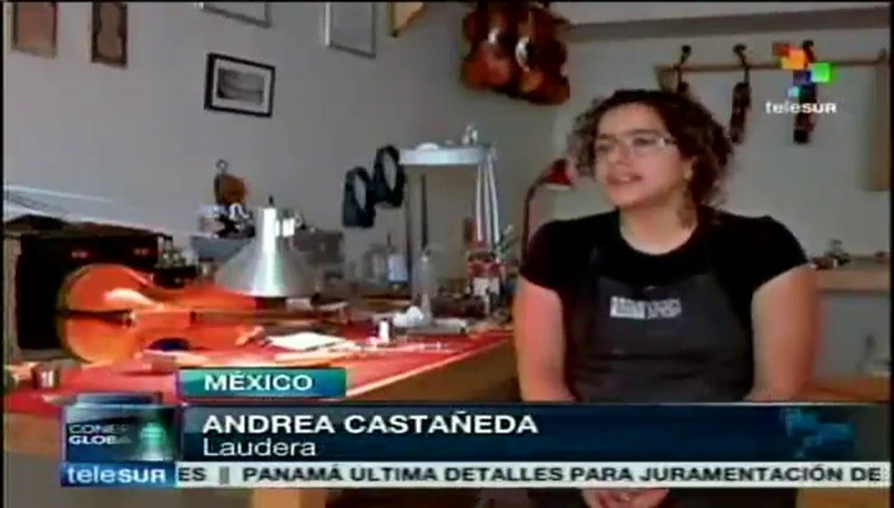 Laudera mexicana transforma violines hechos en serie en obras de arte