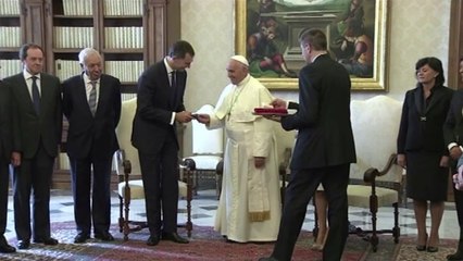 Pope receives Spain's new royal couple for first time