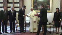 Pope receives Spain's new royal couple for first time