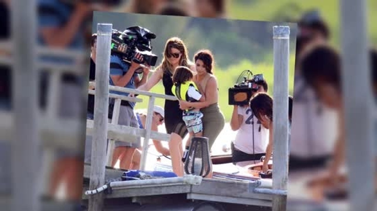 Die Kardashian Familie fährt Boot in den Hamptons