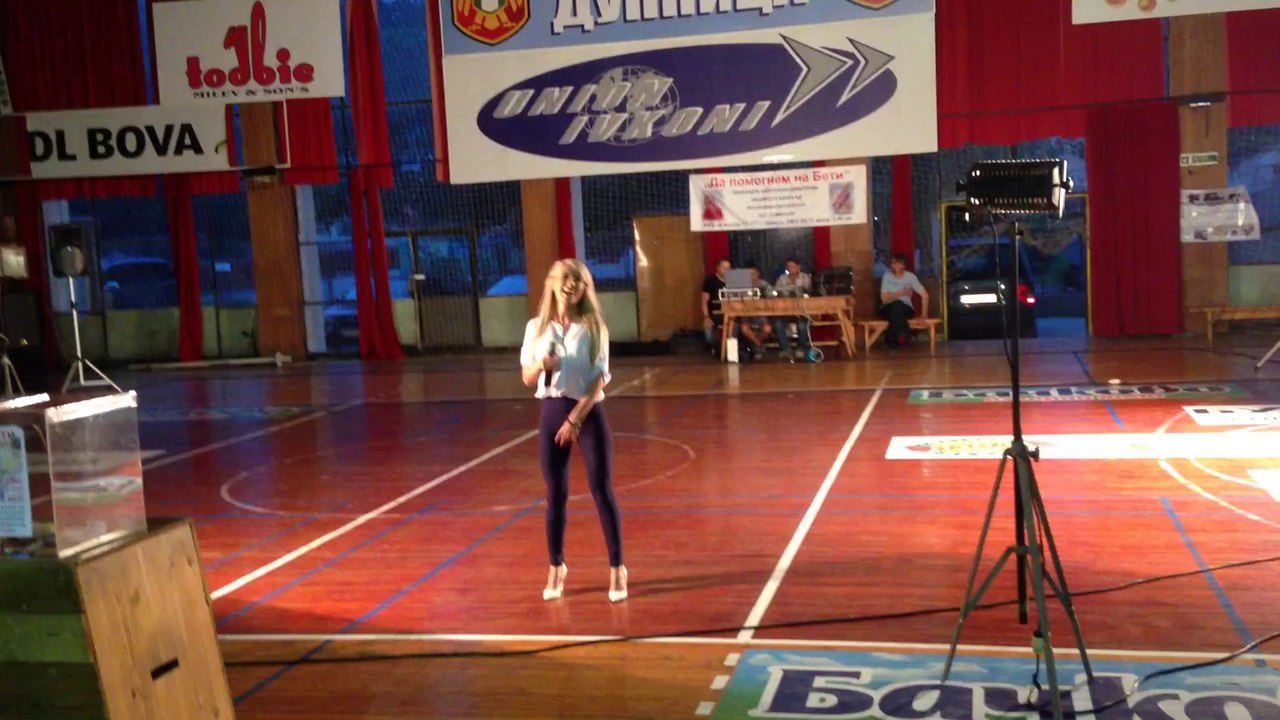 Славена - Нацелувана (live) в помощ на Бети