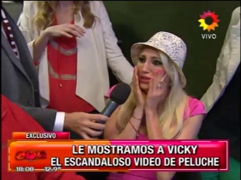 Pronto.com.ar Vicky Xipolitakis descubre que Peluche es taxi boy