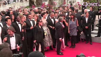 Le JT de Cannes : Frédérique Bel dévoile un sein