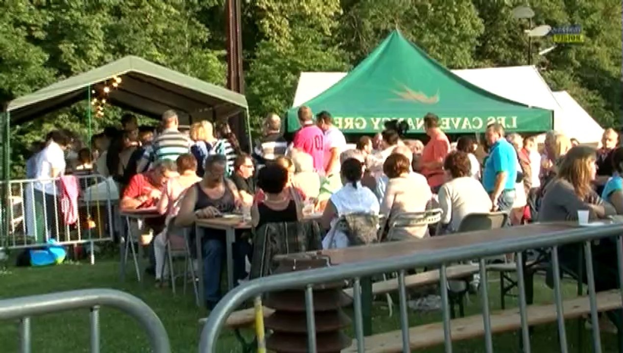 Fête de la musique, un cochon grillé préparé par l'association, le Cateau Expansion