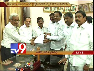 Swamy Goud files nomination for Council chairman
