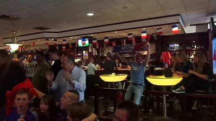 Marseillaise résonne au Bowling Quai 121, pour la France !...