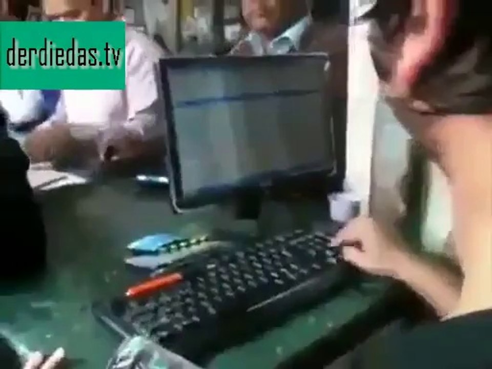 WeltmeisterTipper - Glaubst du, du sprichst schneller als er tippen kann?