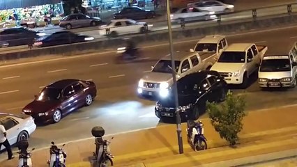 Dealing With Double Parking - Malaysian Style!!!