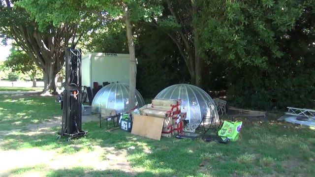 Premier jour des installations du Mondial à Pétanque au parc Borély .m2ts