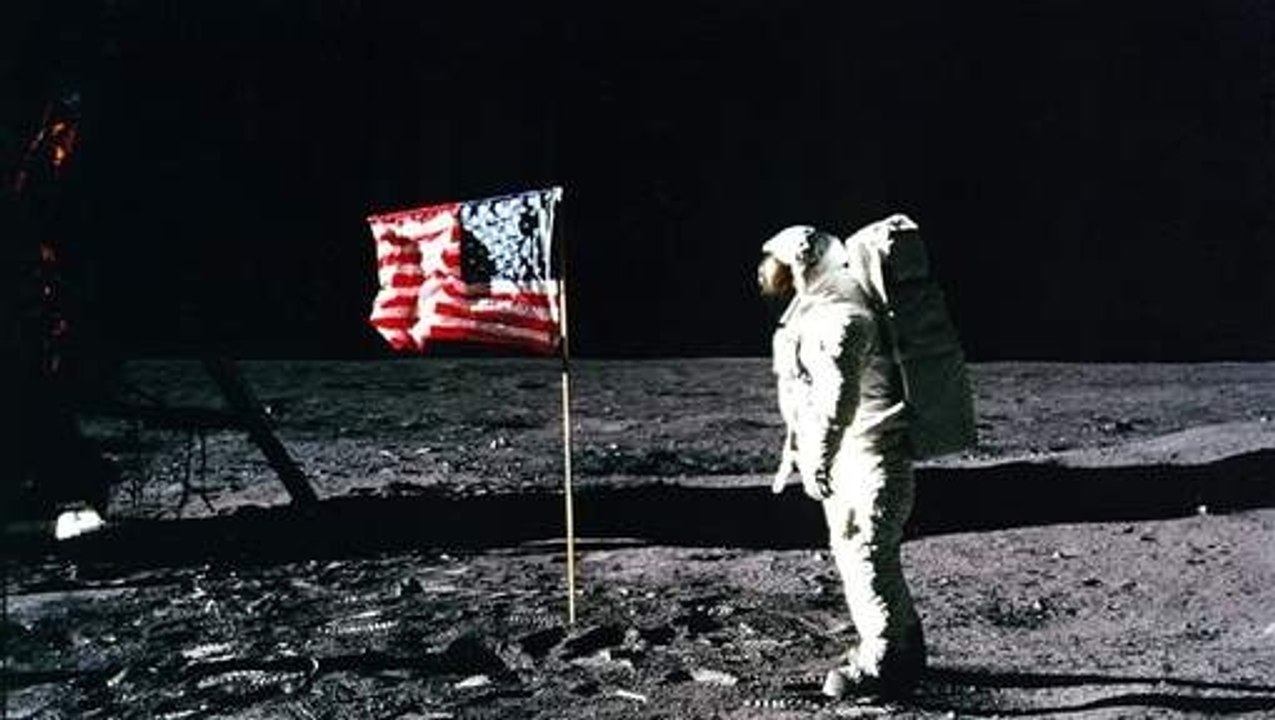 Estrosi veut décrocher le drapeau américain sur la Lune !
