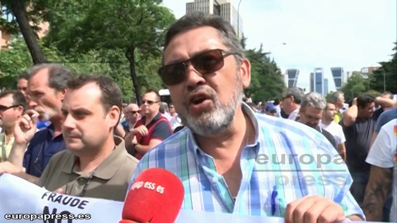 Taxistas toman la Castellana por su malestar con Uber