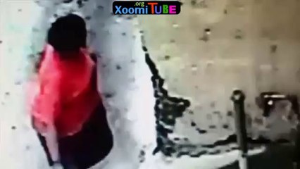 Guy Installs Shower To Stop People Peeing In His Alley