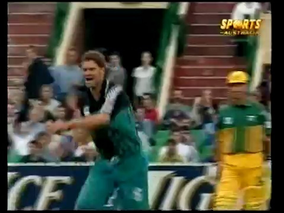 Chris Cairns 2 wickets in 3 balls vs Australia MCG 1997-98