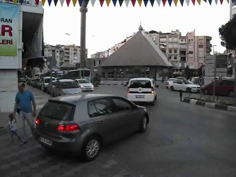 ŞEHRİN GÖBEĞİNDE HATALI YOL