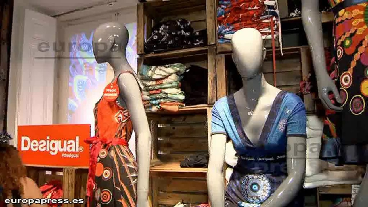 Desigual recibe las rebajas de verano con su Seminaked Party
