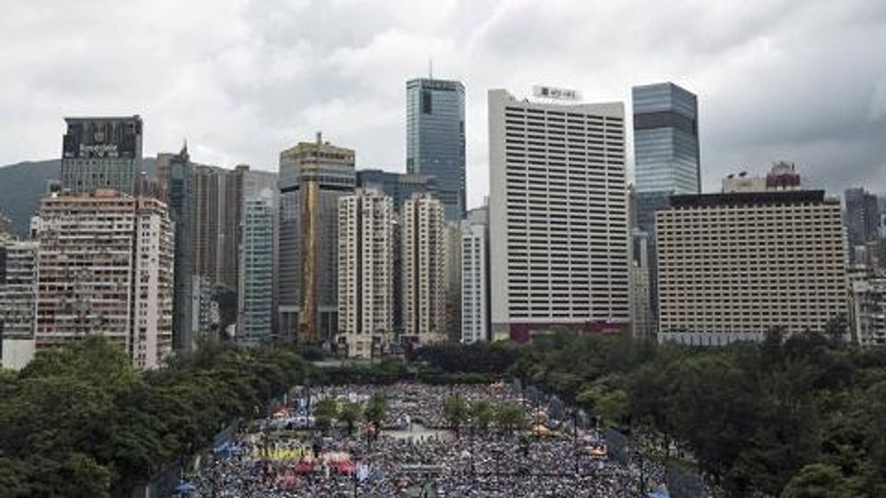 Thousands stage Hong Kong pro-democracy march