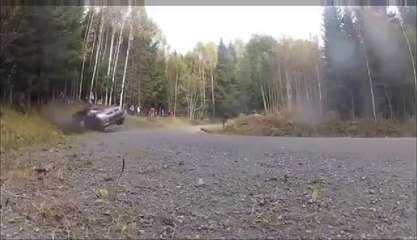 Kapıyı Yolda Bırakıp Ağırlıktan Kurtulan Ralli Aracı