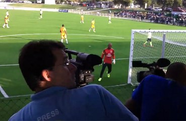 Mondial 2014: Jô manque d'assommer un journaliste