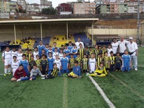 EZİNE YILDIRIMSPOR-FENERBAHÇE MİNİK TAKIM MAÇI.31 MAYIS 2014 .KADIKÖY FİKİRTEPE TESİSLERİ İSTANBUL..YILDIRIMSPOR MARŞI.