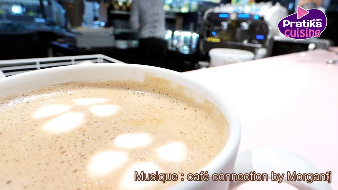 Les techniques de Barista - comment dessiner des fleurs sur la mousse de lait