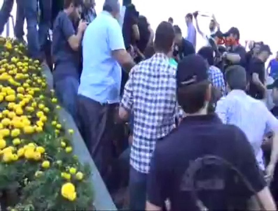 İstanbul Adalet Sarayı önünde polis müdahalesi I www.halkinhabercisi.com