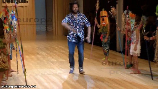 Aitor Ocio y Rafael Amargo desfilan para Desigual en la pasarela 080