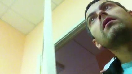 Саша перед кабинетом врача УЗИ