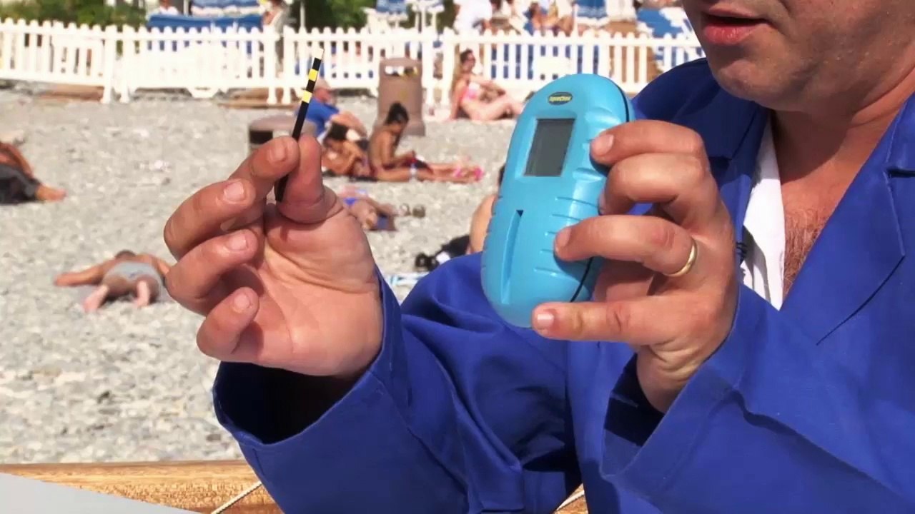 PROBLEMES COULEURS D'EAU DE PISCINE? DIAGNOSTICS ET SOLUTIONS !