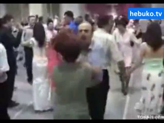 bu adam tam bir arıza! kadınının feleği şaştı :D