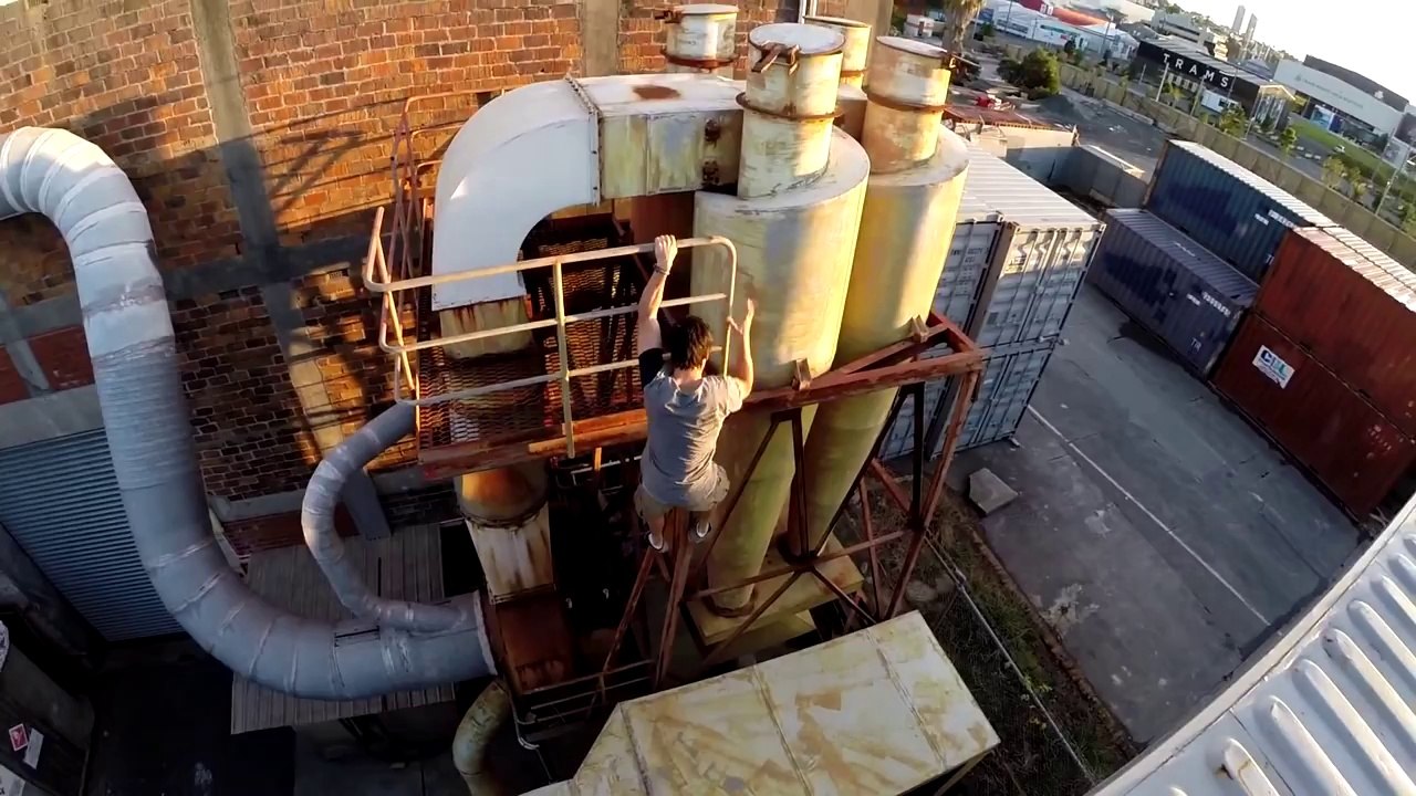 Thief gets what he deserves (MUST SEE)