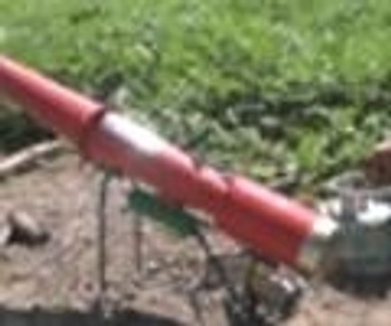 Karpuz tarlasını havan silahıyla koruyor