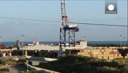 Italia: comienza el traslado del arsenal químico sirio al barco que debe destruirlo