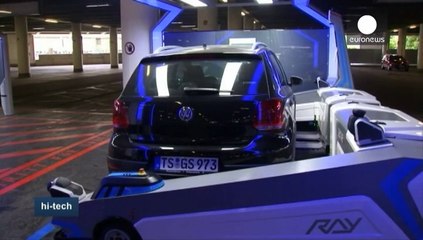 Düsseldorf hava limanında robot valeler iş başında