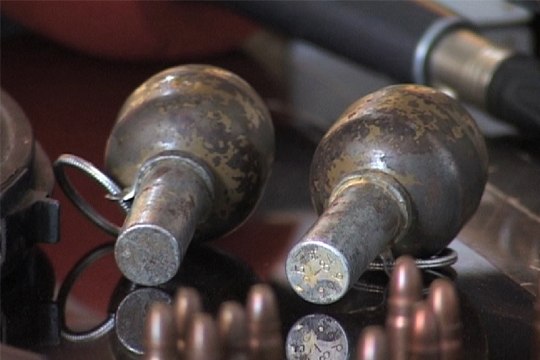 Dunya News - KP police nabs TTP commander involved in firing on PIA plane & arrest four terrorists, seize arms