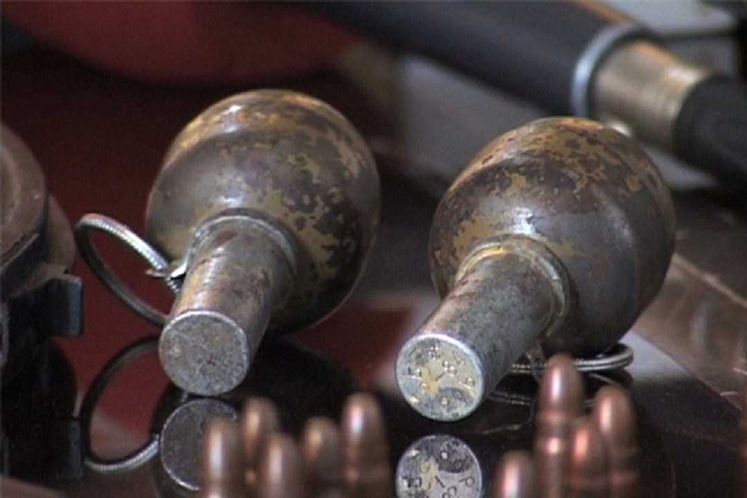 Dunya News - KP police nabs TTP commander involved in firing on PIA plane & arrest four terrorists, seize arms