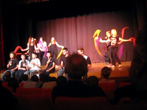 Foulards et bouteilles, classe de 4ème Schtampfa , collège Jean Monnet de Dannemarie