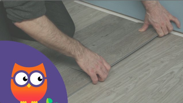 Comment poser des dalles PVC à clipser (Ooreka.fr)