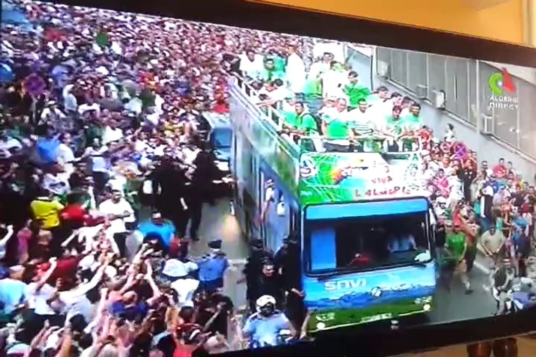 ARRIVEE DES HEROS DE L EN A ALGER SUITE