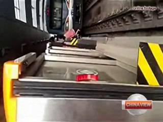 Woman escapes from subway train