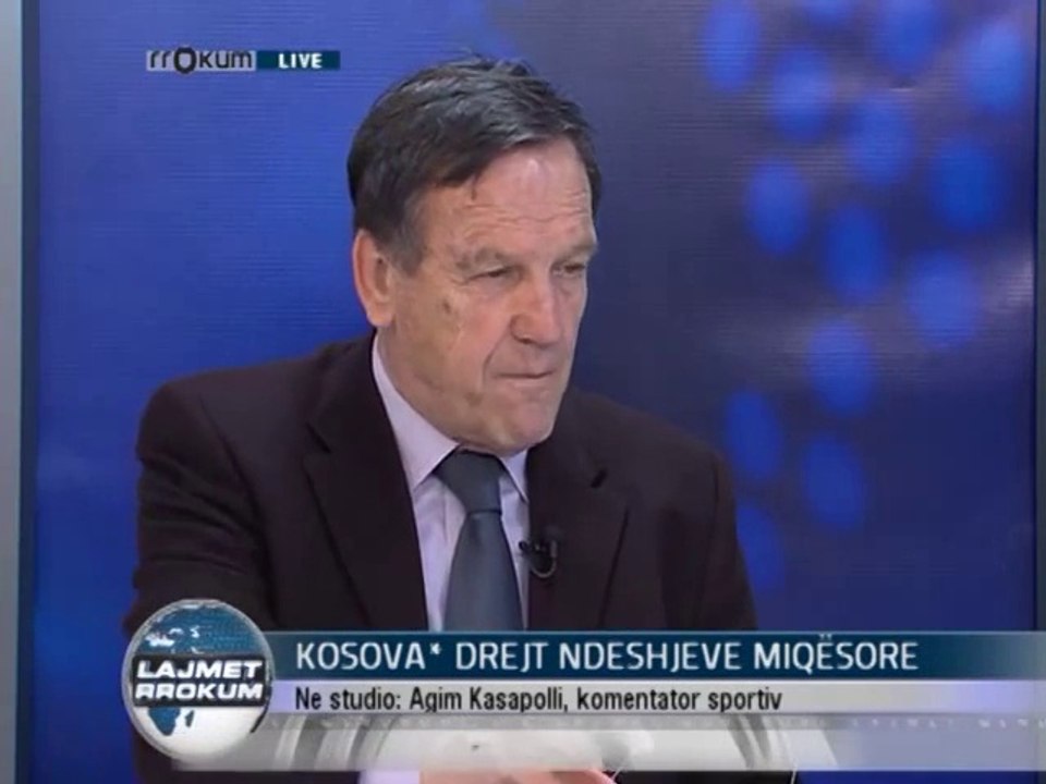 ME AGIM KASAPOLLIN - Agim Kasapolli, komentaror sportiv_ Kosova_ drejt ndeshjeve miqësor