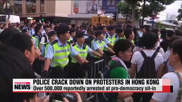 Police arrest hundreds in Hong Kong democracy protest